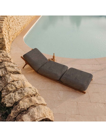 Tuga: Lit de soleil en teck avec design nautique unique