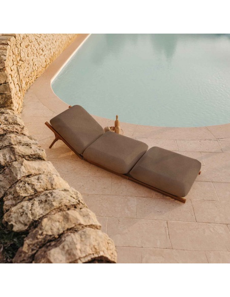 Tuga: Lit de soleil en teck avec design nautique unique