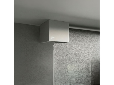 Recta: store vertical avec plaque design géométrique
