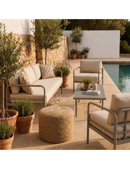 Thyrea : Pouf d'extérieur tressé au design Maanta