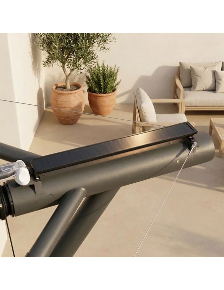 Elicro : le premier parasol à voile motorisé solaire