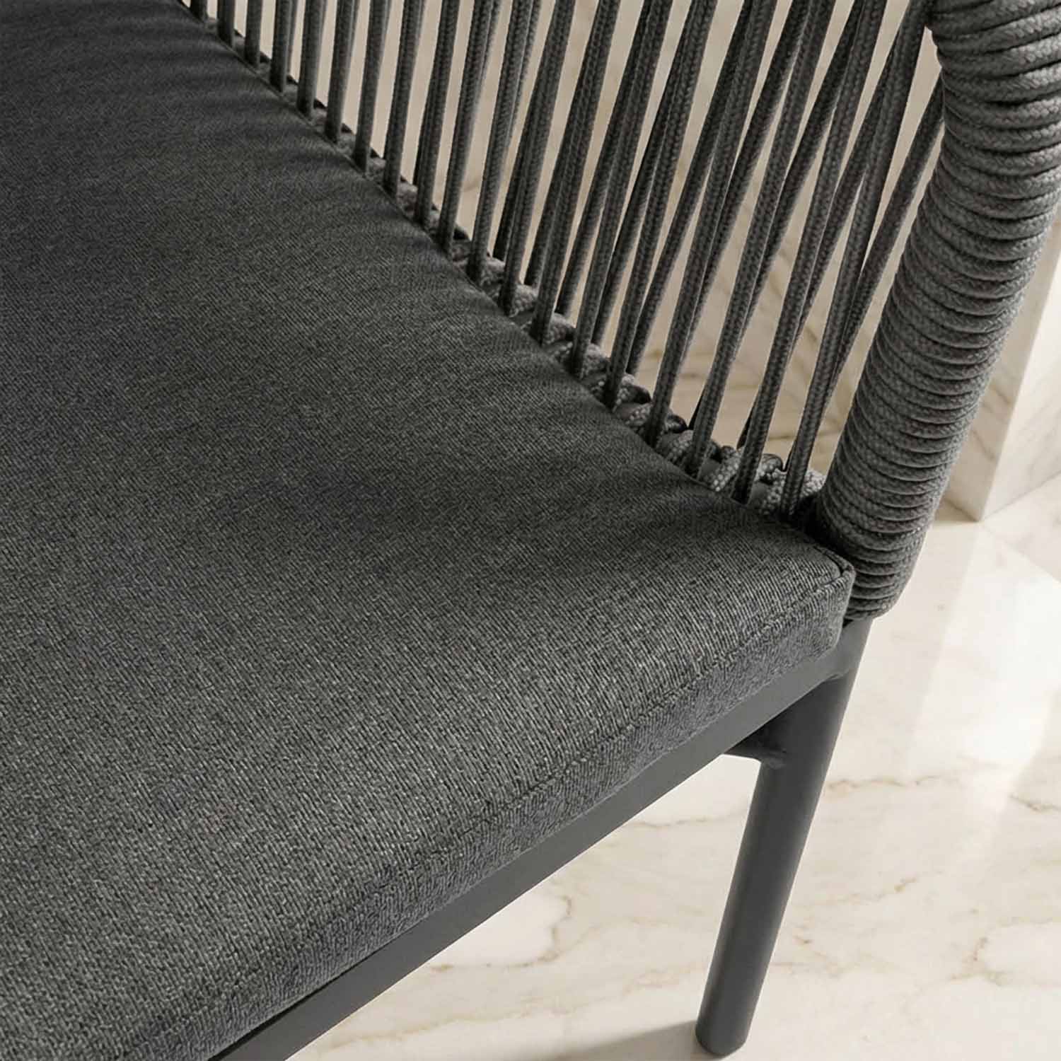 Coussin inclus, prête à l'emploi
